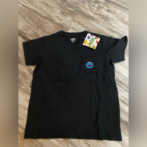 Uniqlo Kawaii Sesame Street Black T-Shirt Size 4T - Picture 1 of 3
